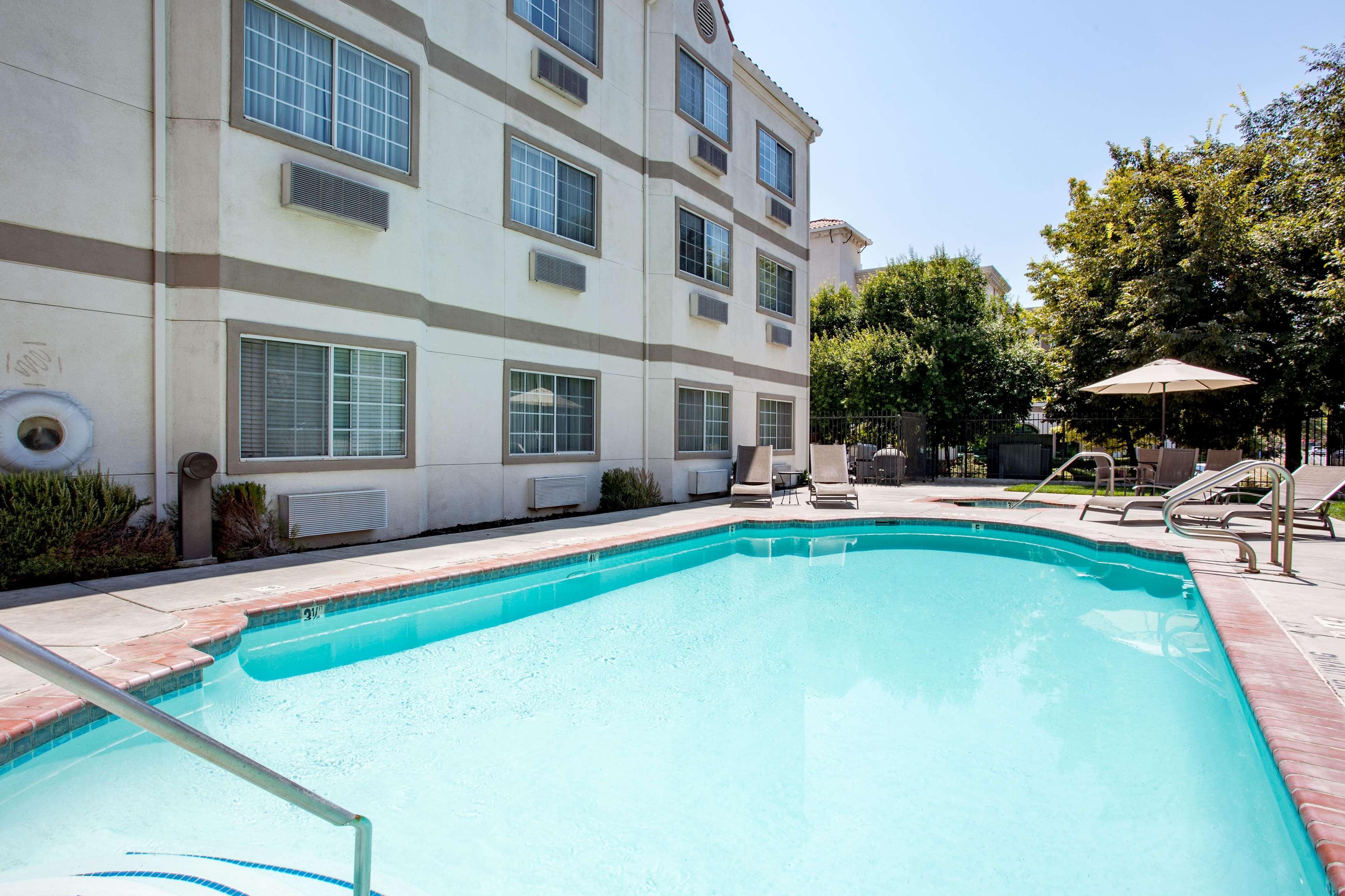 La Quinta By Wyndham Davis Hotel Exterior foto