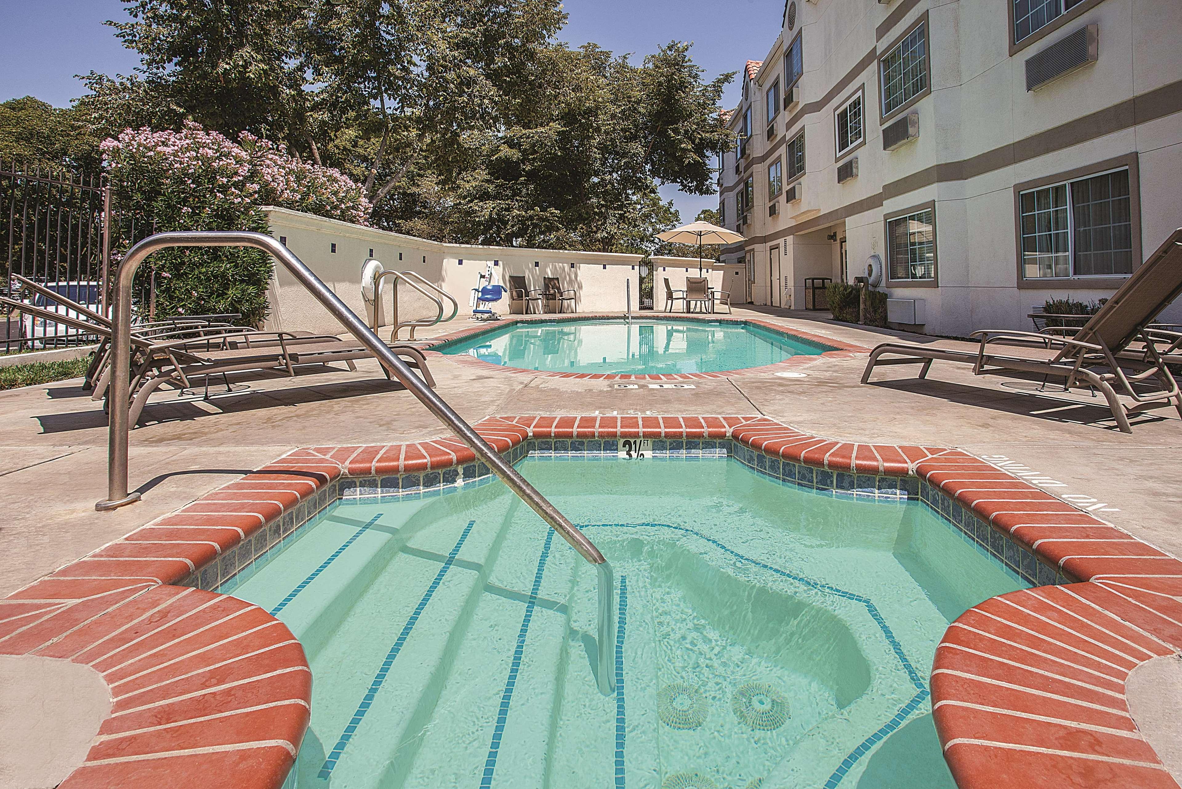 La Quinta By Wyndham Davis Hotel Exterior foto